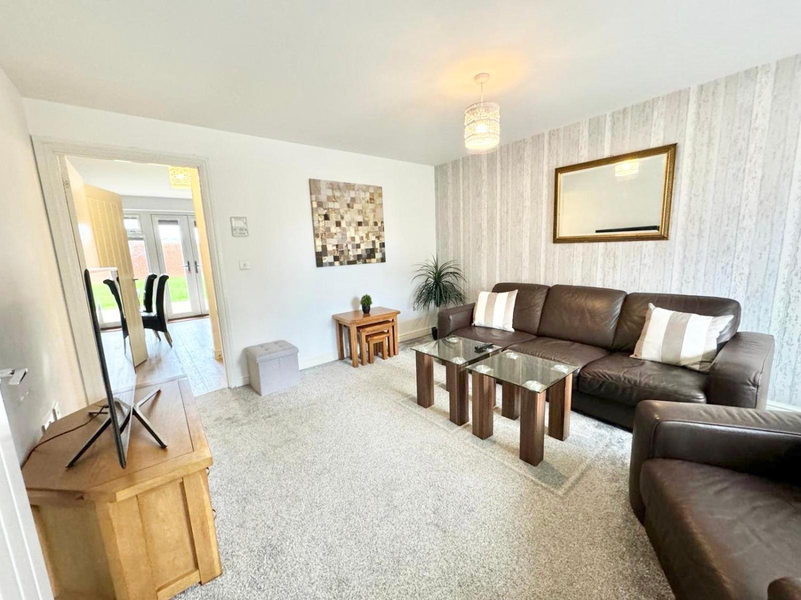 Home Centrally Located In Folkestone, Great Location For Families Or Workers Exteriér fotografie