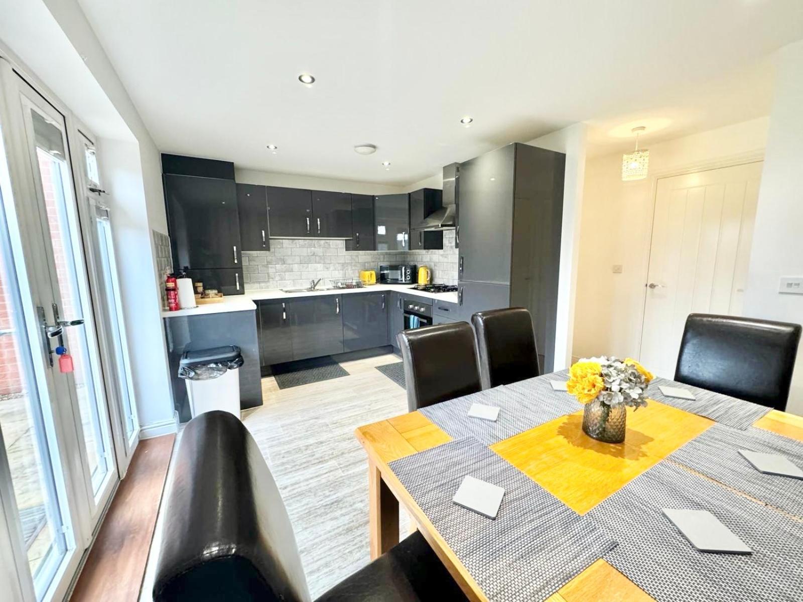 Home Centrally Located In Folkestone, Great Location For Families Or Workers Exteriér fotografie