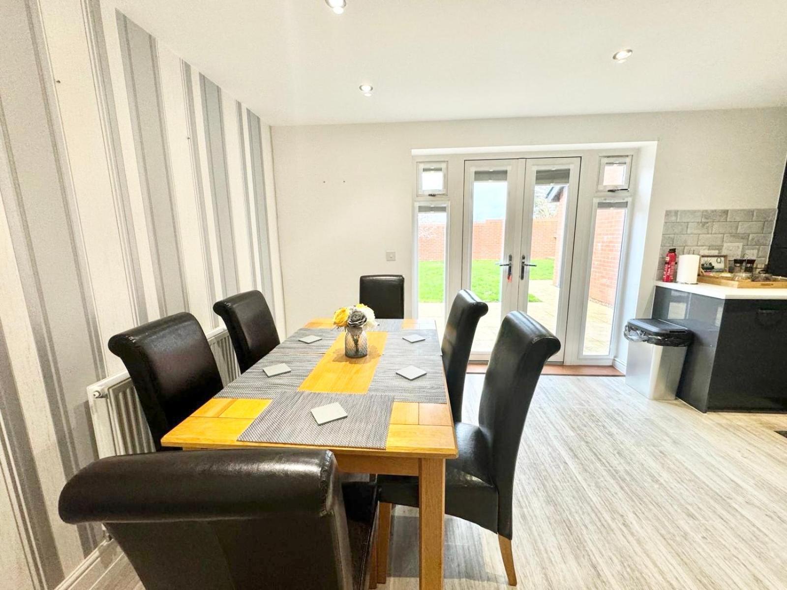 Home Centrally Located In Folkestone, Great Location For Families Or Workers Exteriér fotografie